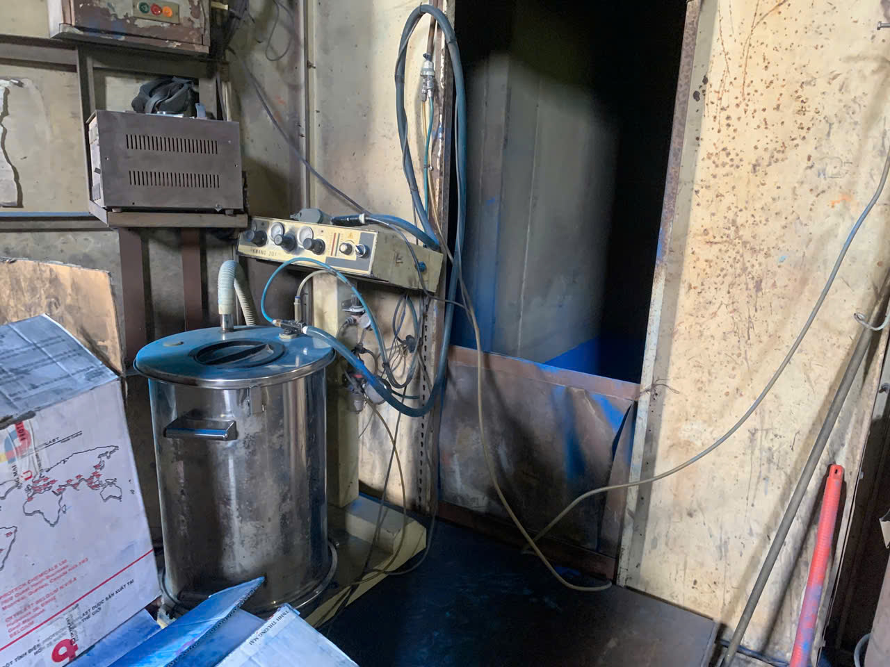 Powder coating room.jpg